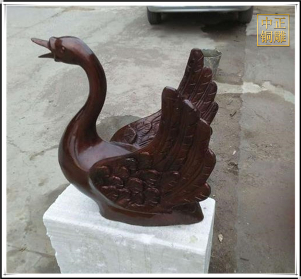 天鵝擺件價(jià)格.jpg 天鵝擺件價(jià)格.jpg