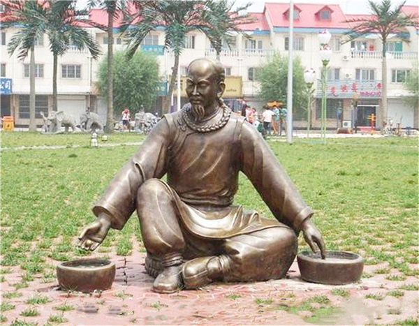 中醫(yī)抓藥雕塑.jpg 中醫(yī)抓藥雕塑.jpg