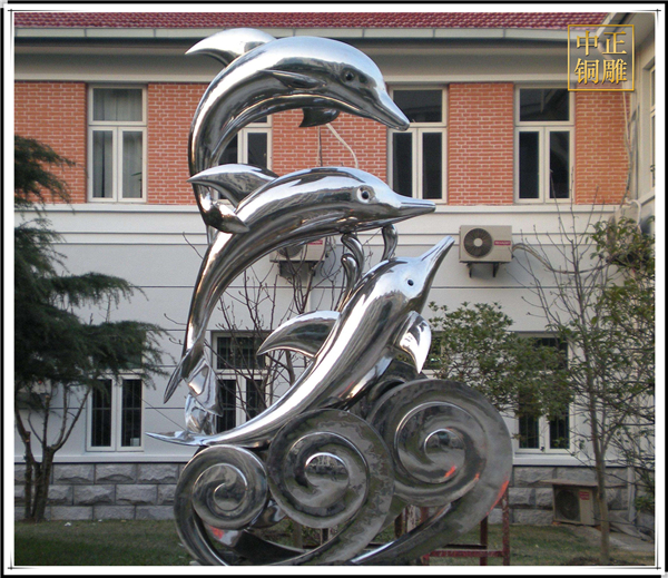 小區海豚雕塑.jpg 小區海豚雕塑.jpg
