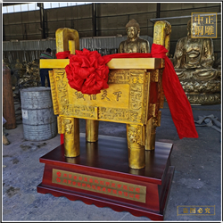 鎏金銅鼎鑄造 鎏金銅鼎鑄造