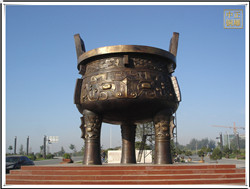 三腳銅鼎 三腳銅鼎